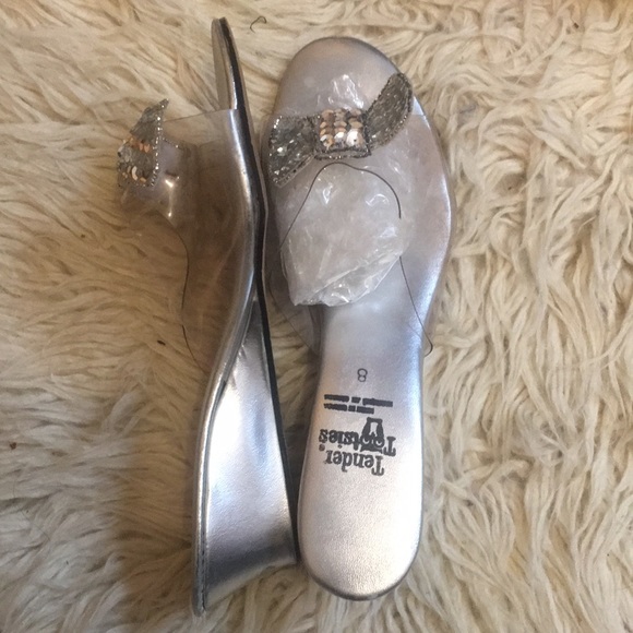 Vintage silver slides with sequin bow on the front. Size 8 - Picture 3 of 5